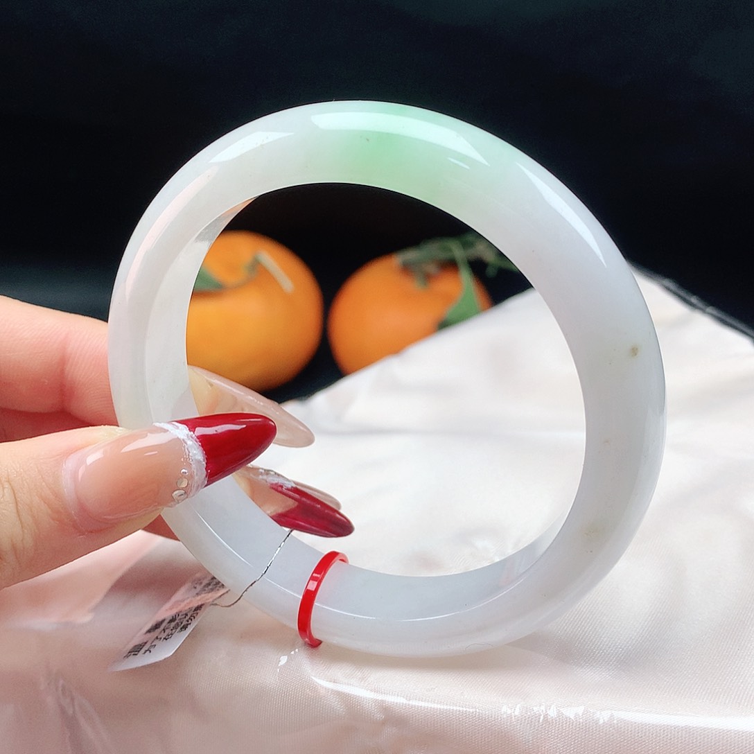 翡翠手镯未镶嵌61圈