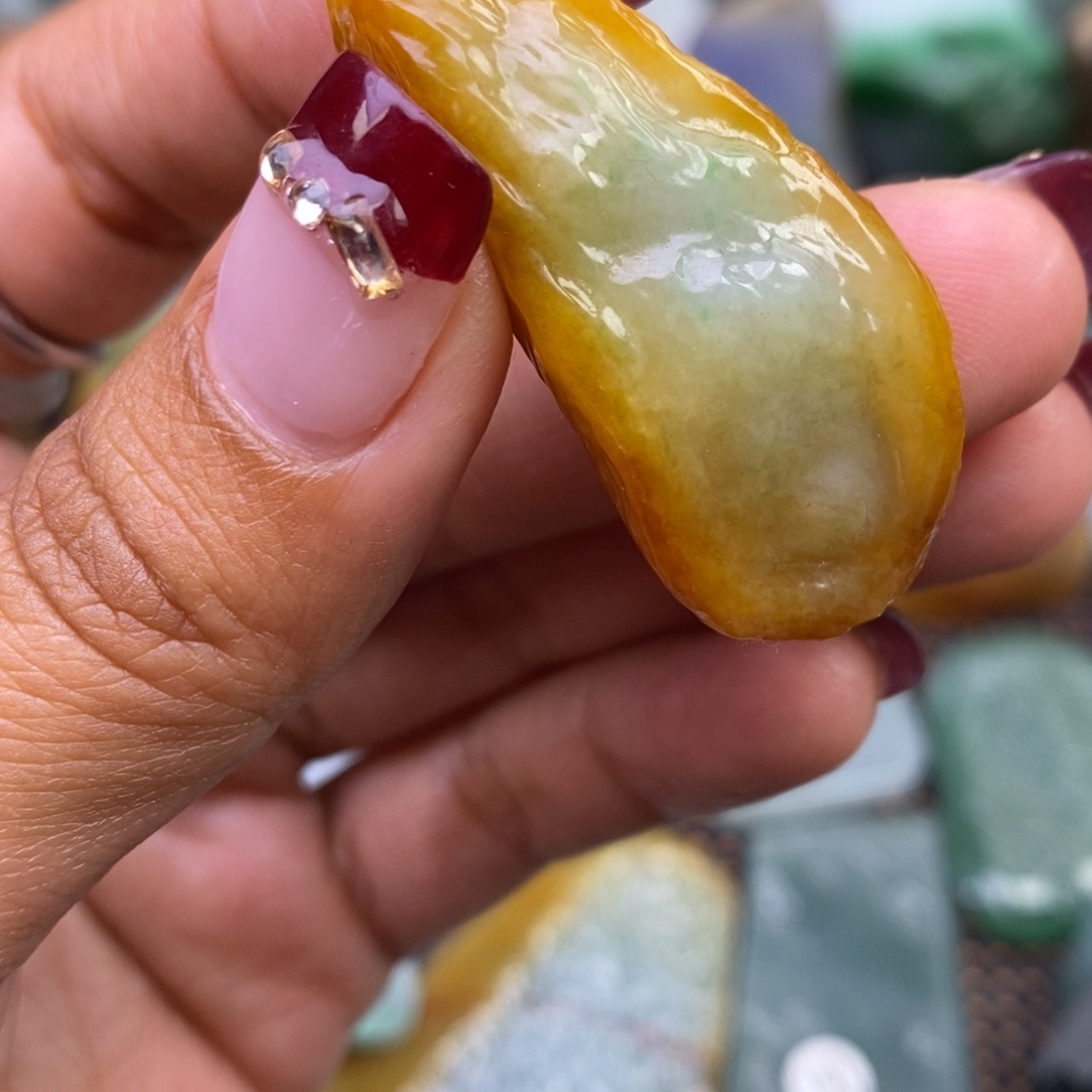 翡翠颈饰未镶嵌翡翠