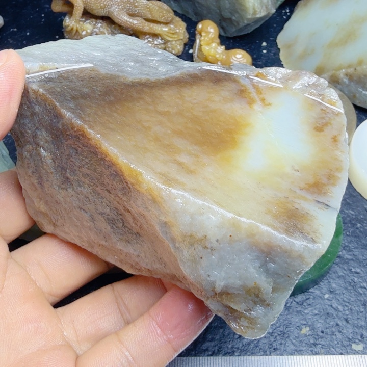一***刻和田玉（糖玉）未镶嵌珠宝奇石