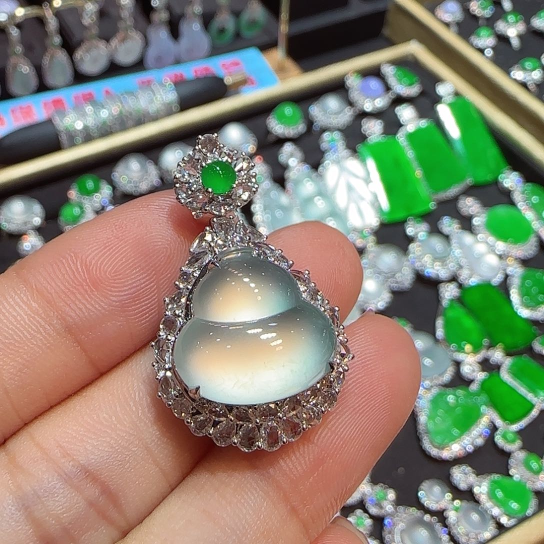 翡翠18K金镶嵌吊坠(不含链)葫芦