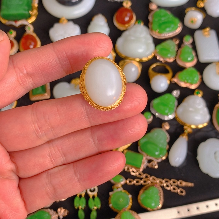 和田玉戒指18K金镶嵌王*兮