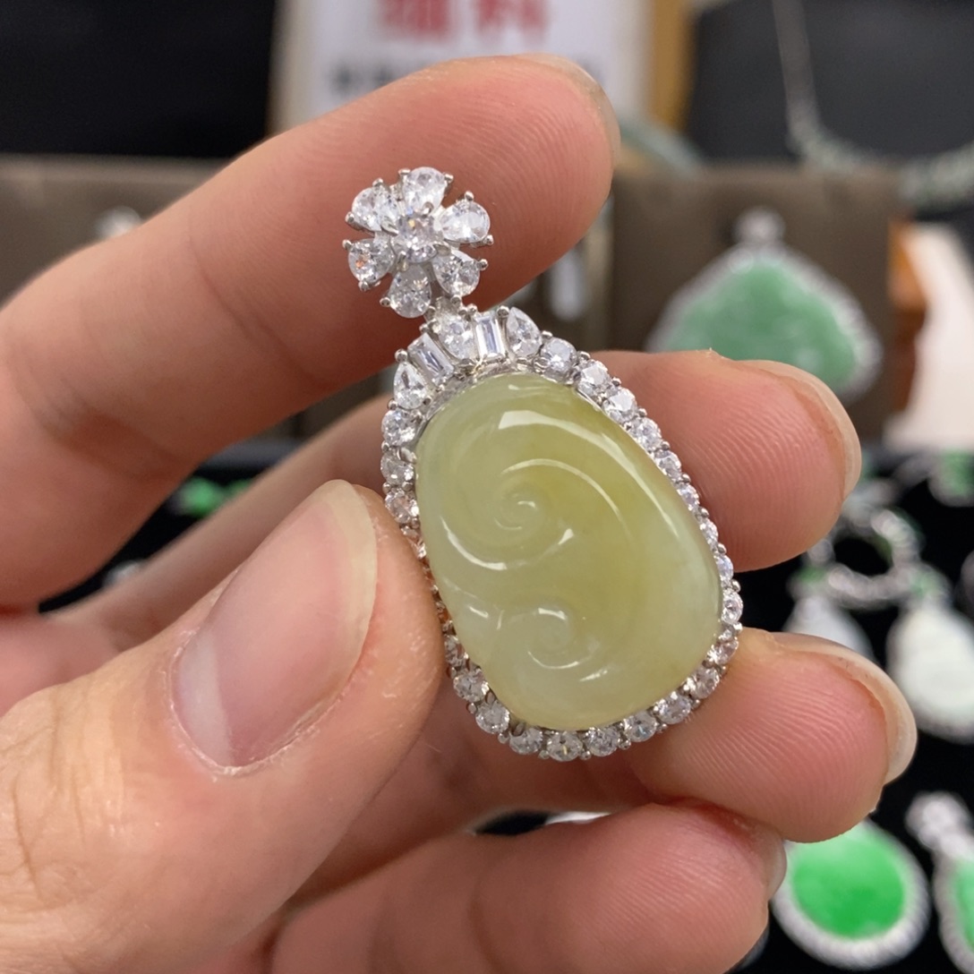 翡翠颈饰银S925镶嵌天然翡翠