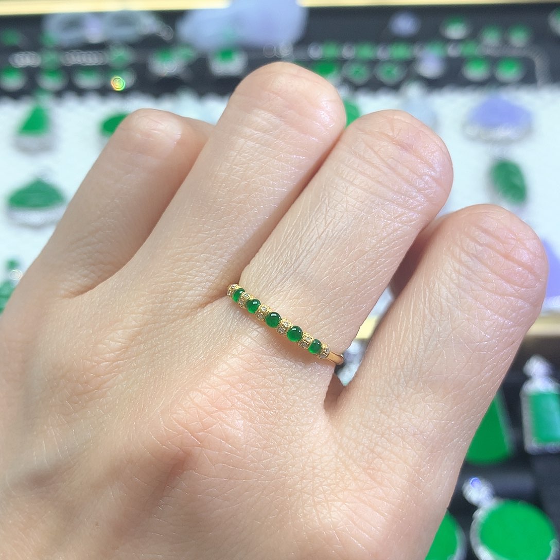 18K金镶嵌戒指翡翠戒指