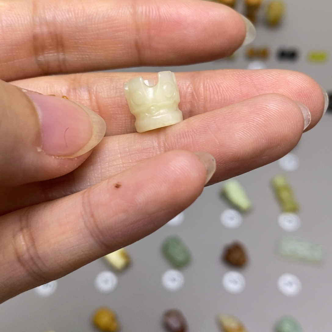 婷***蛇纹石玉未镶嵌配饰