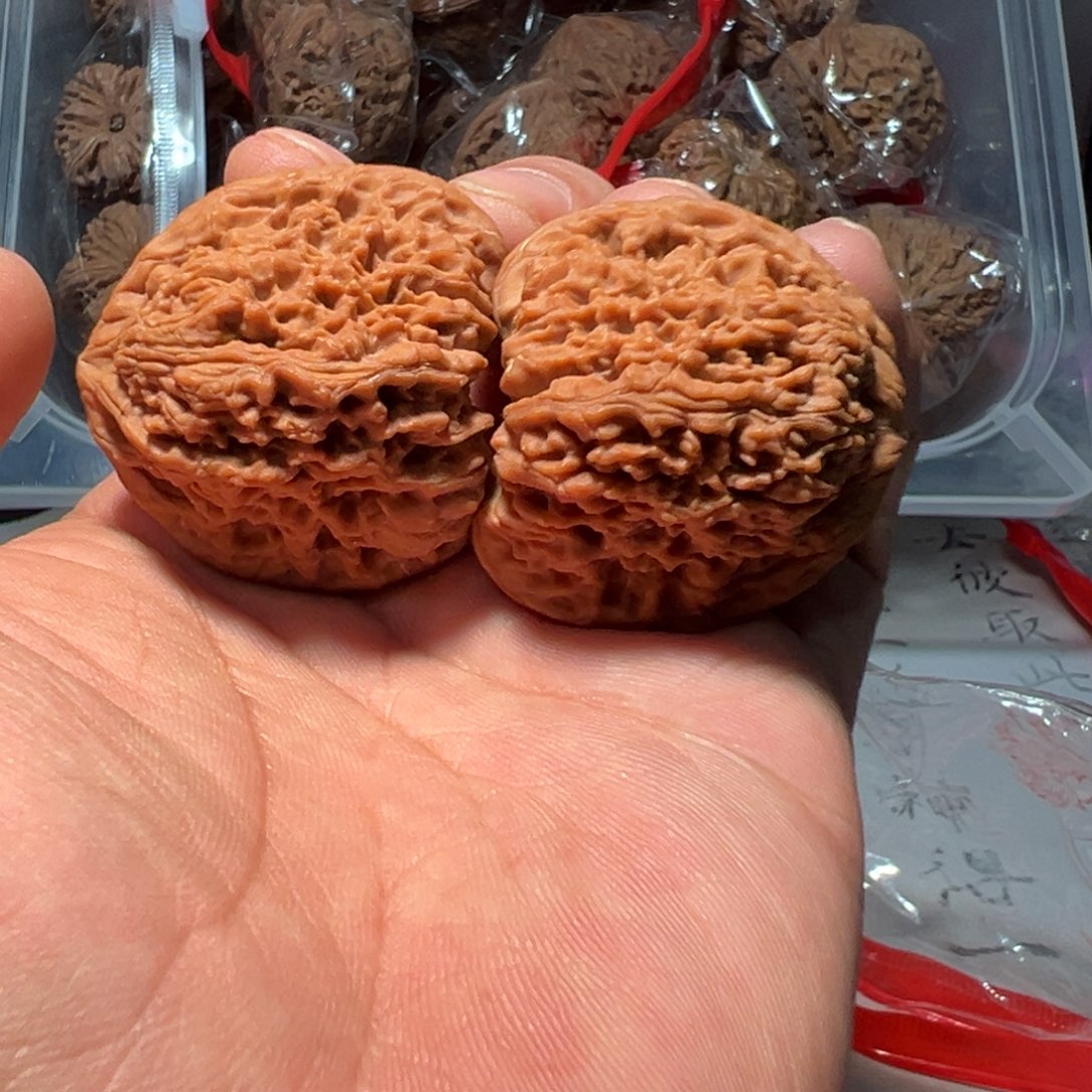 文玩核桃，无双南疆红皮