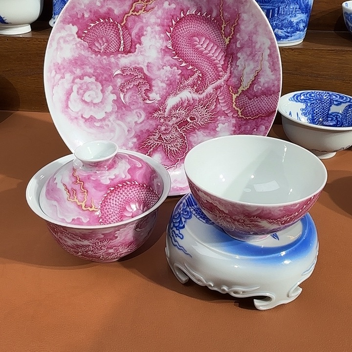 ****谷釉上龙纹三件套装手绘