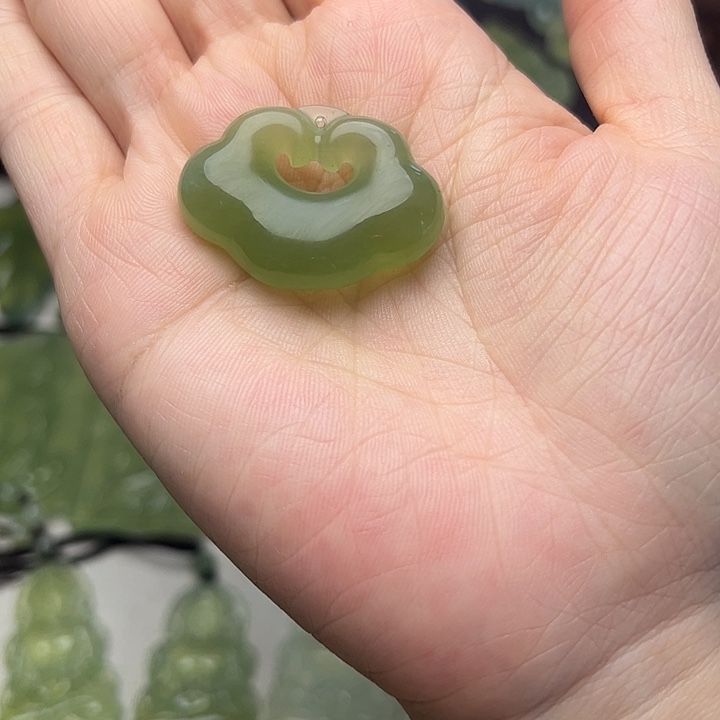 合金蛇纹石玉颈饰