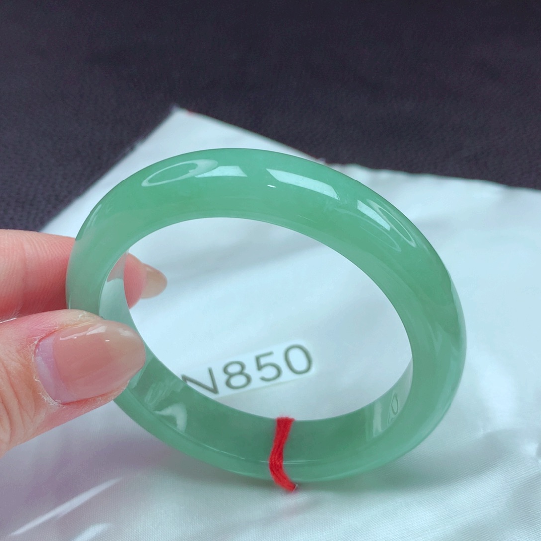 翡翠手镯未镶嵌手镯88