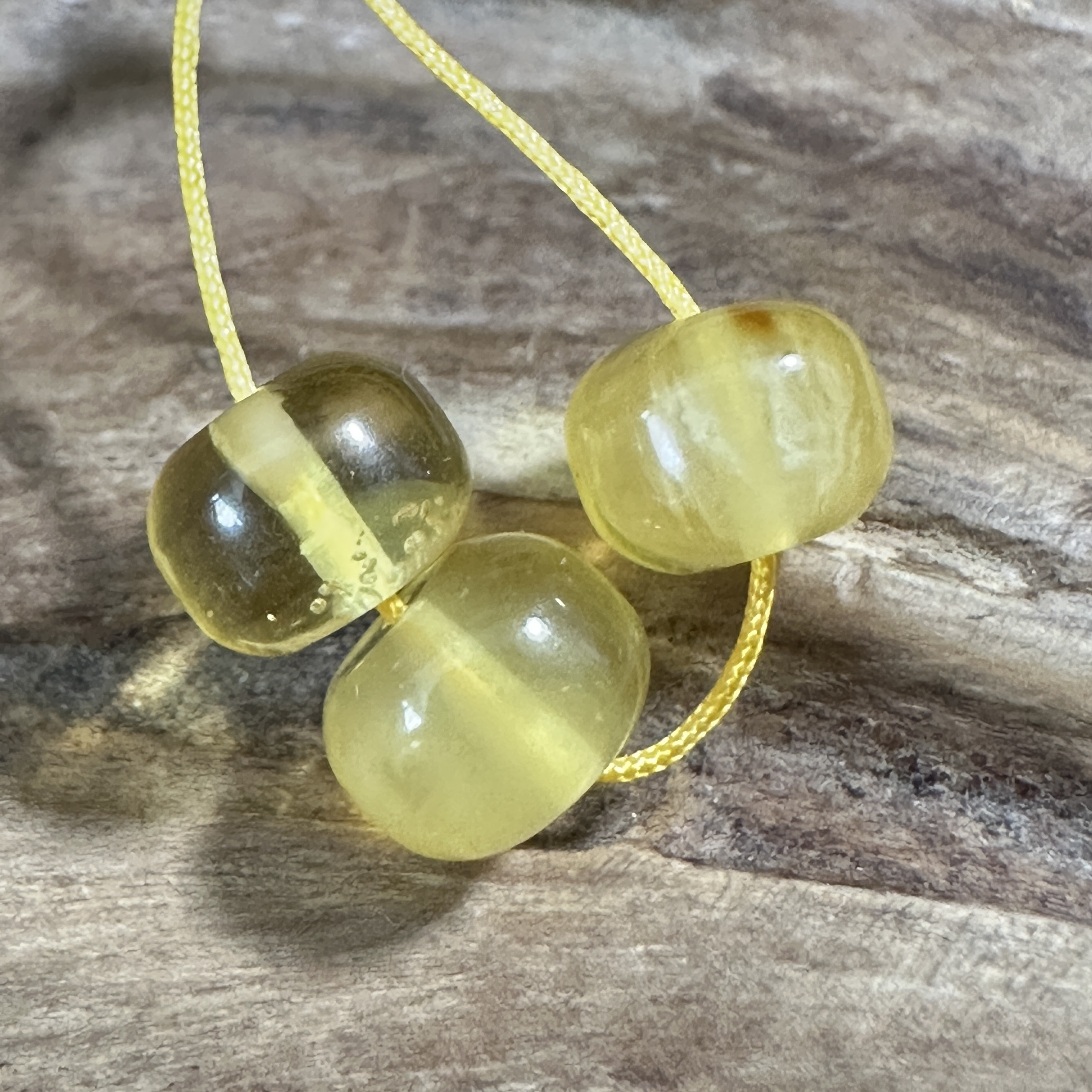 精品天然琥珀珠子3d6n979p1y8j1n1