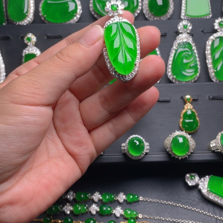 翡翠颈饰未镶嵌翡翠吊坠