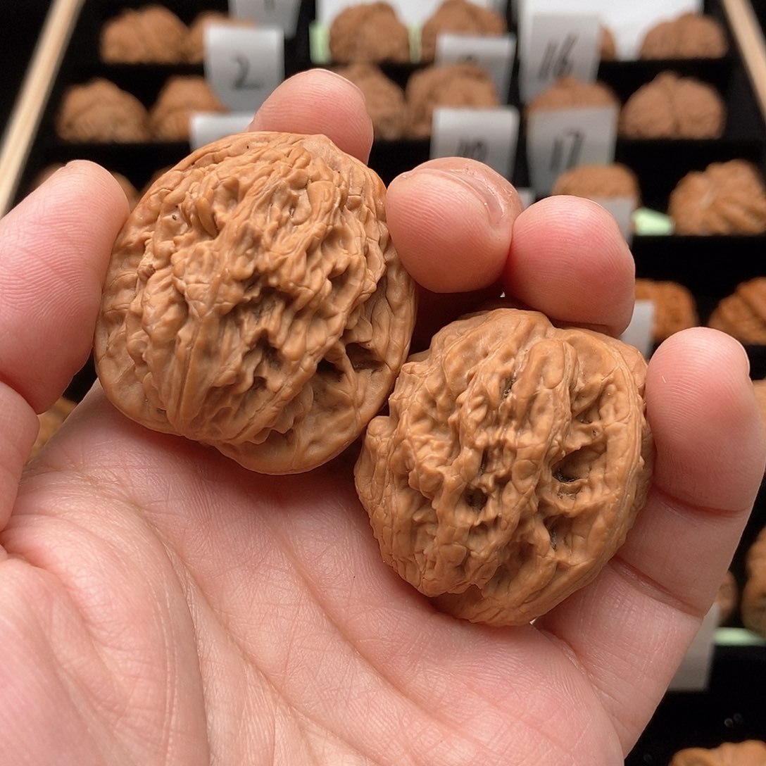 文玩核桃吊坠东***.虎头