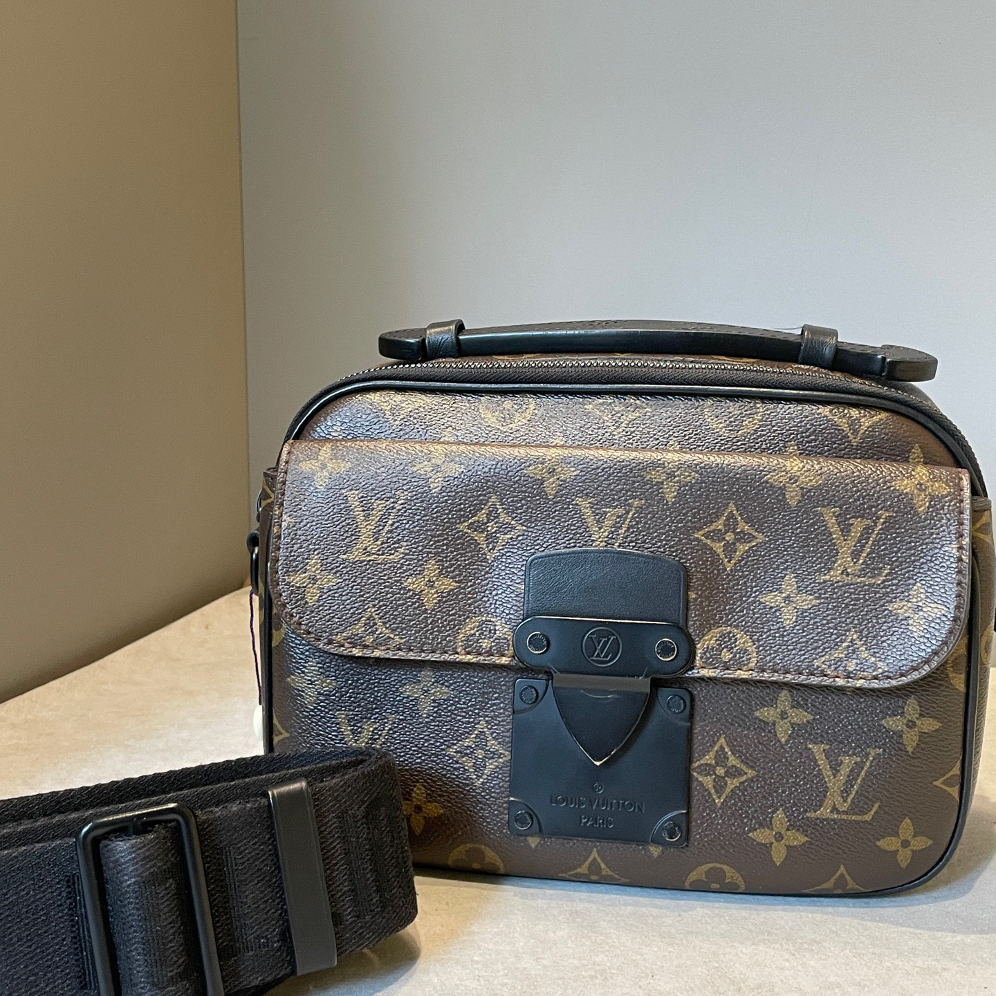 95新 LouisVuitton/路易威登 S-lock邮差包 25*18