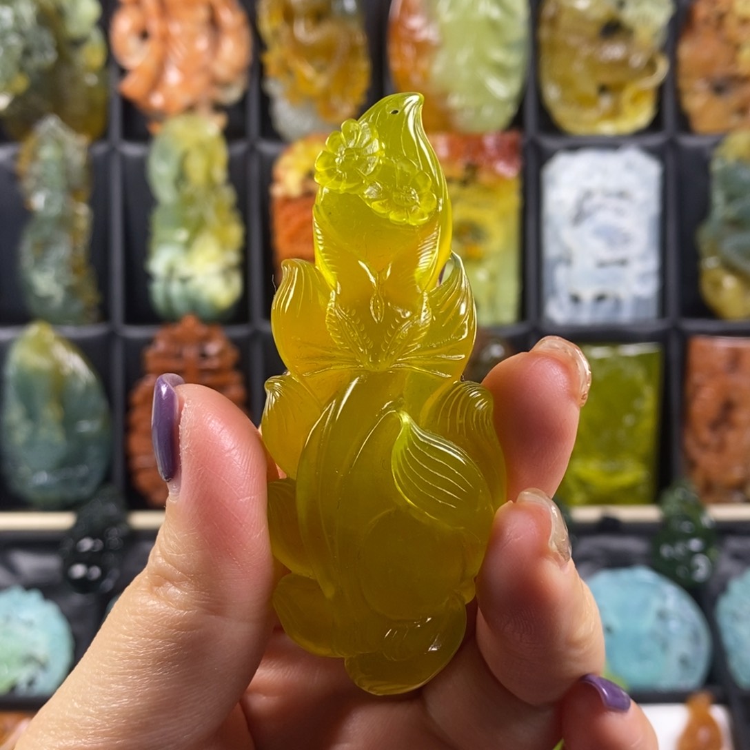 蛇纹石玉颈饰合金