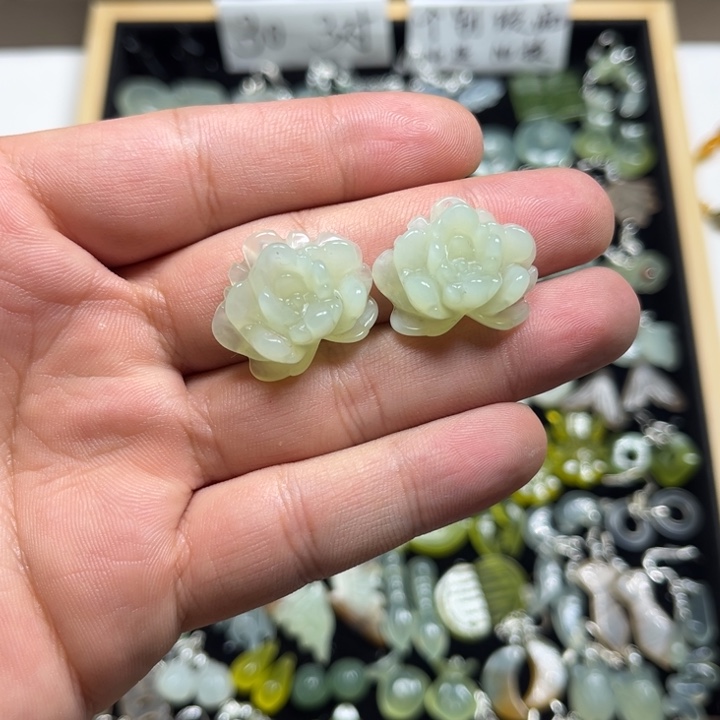 合金蛇纹石玉耳钉