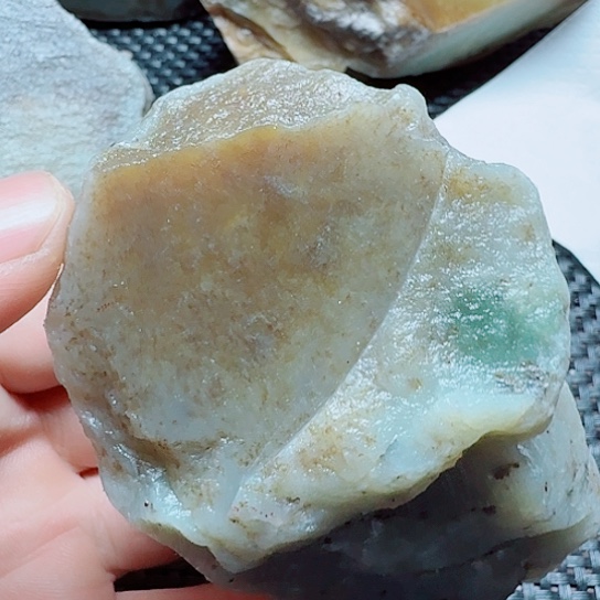 和田玉（糖玉）未镶嵌珠宝半成品