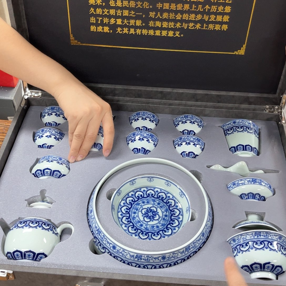 孤品茶具套装等。            