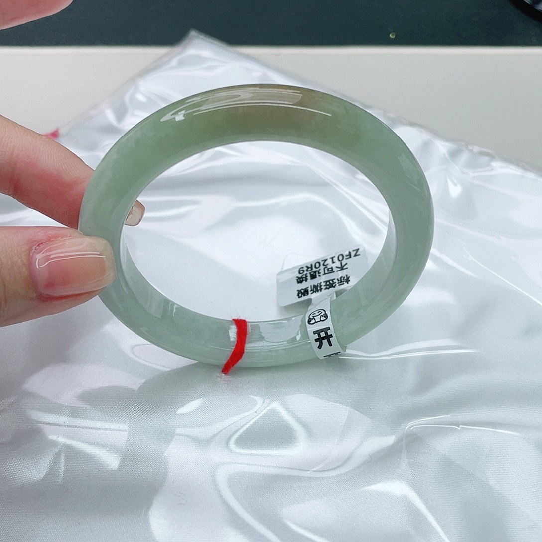 翡翠手镯未镶嵌正57.6