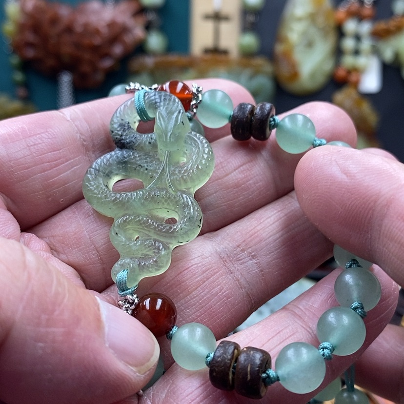 【闪购商品】蛇纹石玉手牌未镶嵌