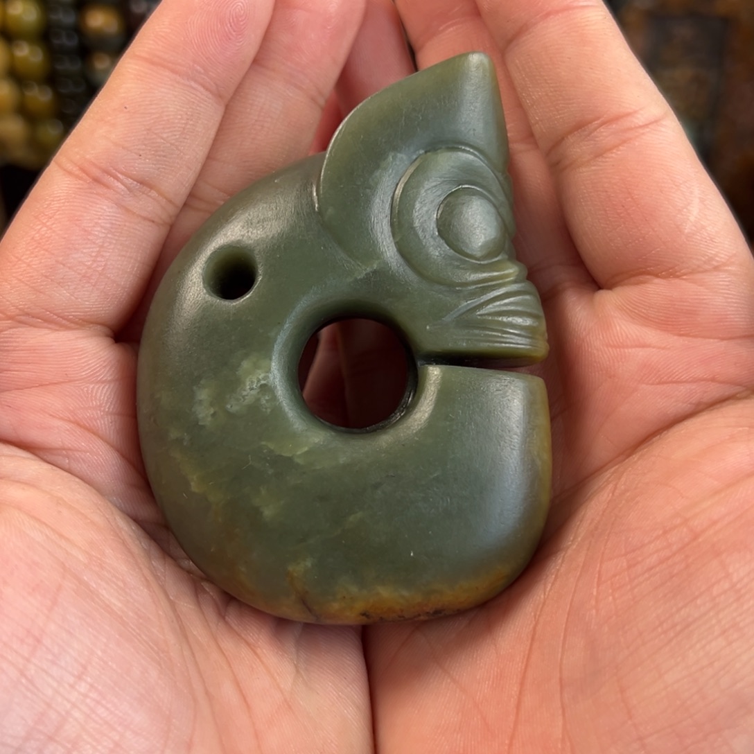 一***毛岫岩河磨玉（透闪石质玉）未镶嵌把件