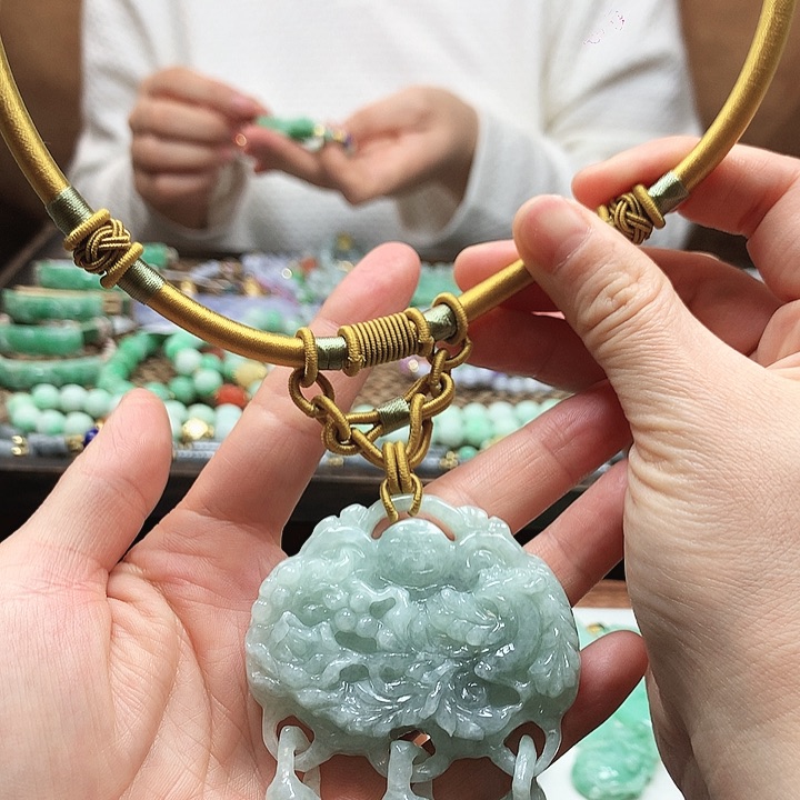 翡翠颈饰未镶嵌吊坠