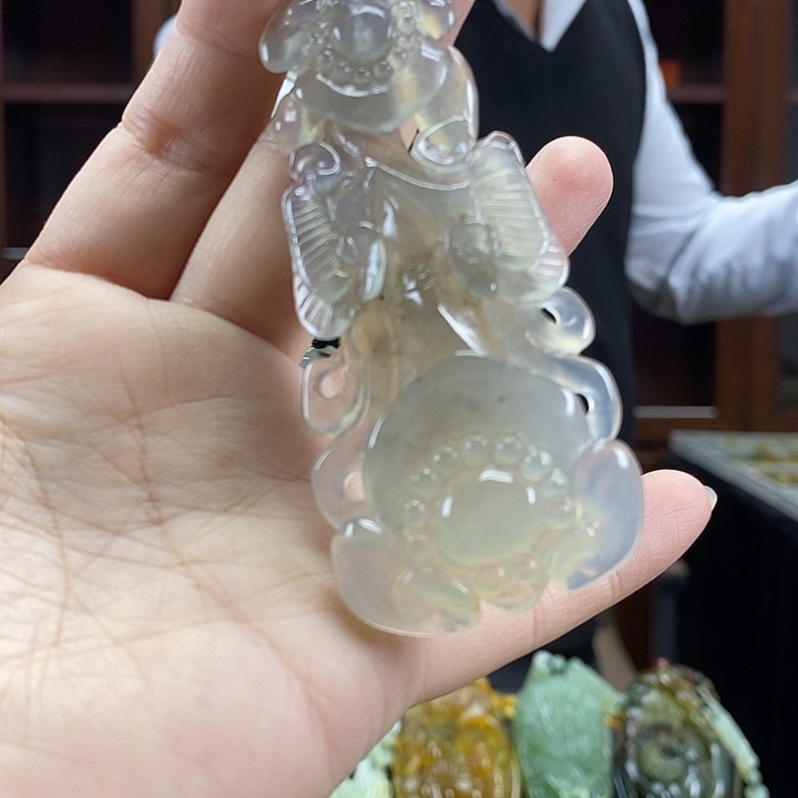 蛇纹石玉未镶嵌颈饰