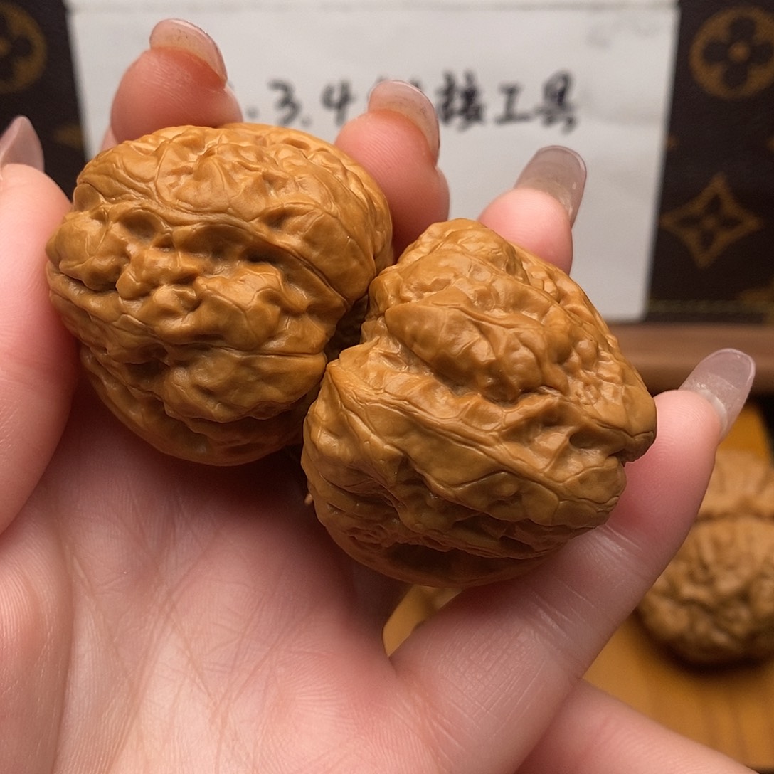 文玩核桃吊坠边40左右