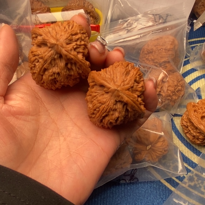 黄***柱吊坠桃核南疆石核桃