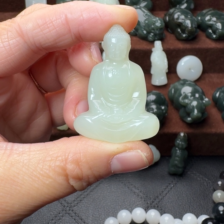 晶***磊和田玉未镶嵌挂件