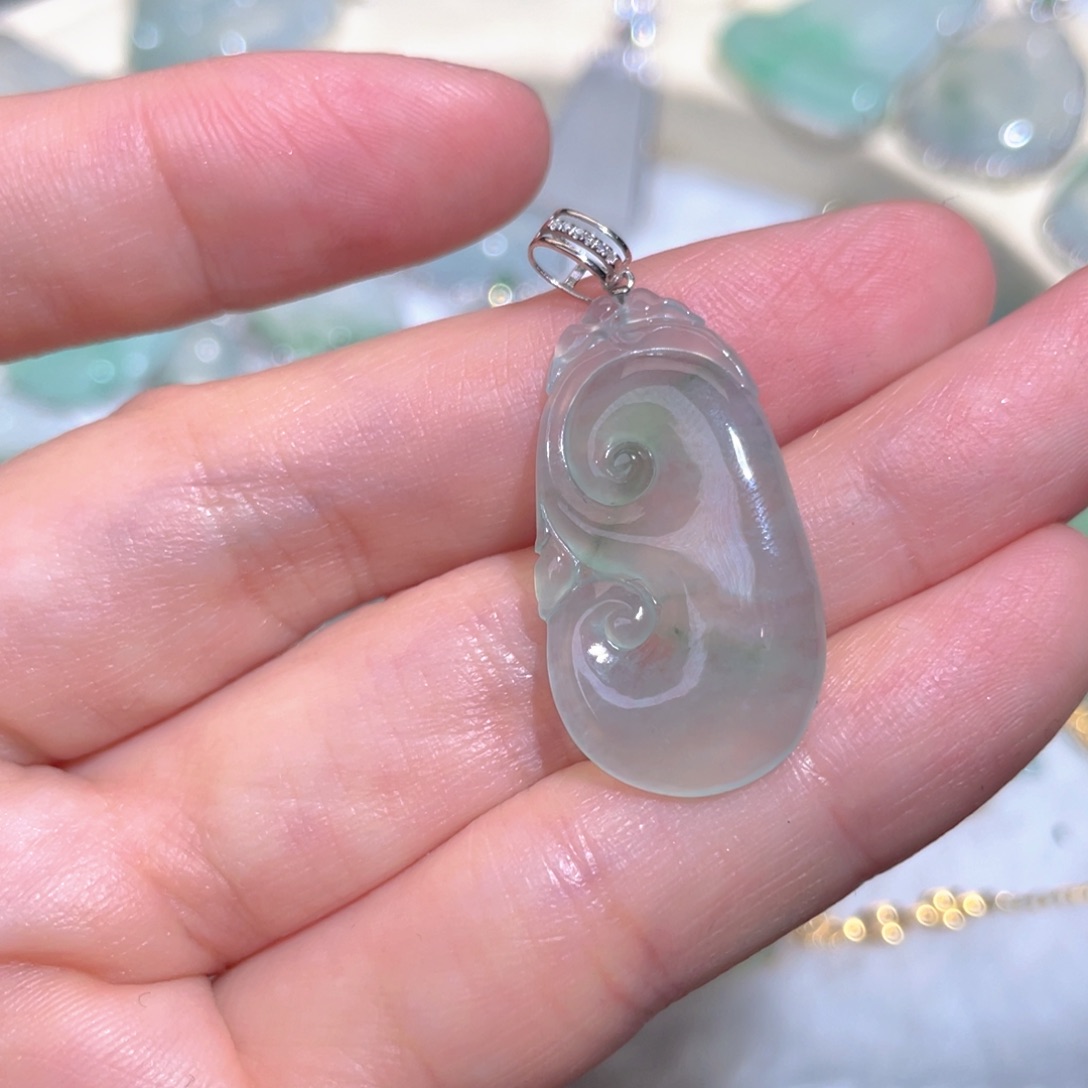 翡翠颈饰18K金镶嵌翡翠