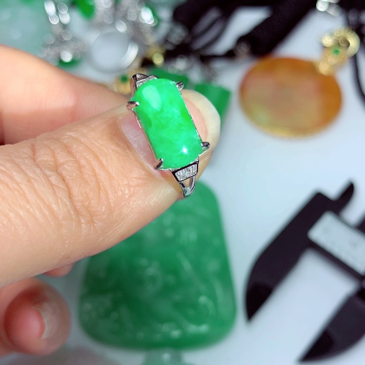 翡翠吊坠(不含链)未镶嵌