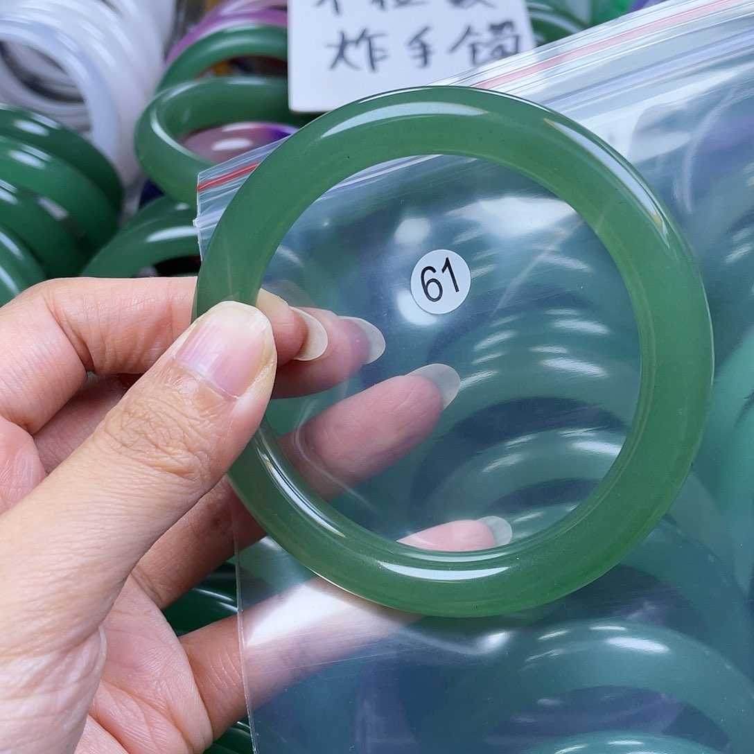 【闪购商品】未镶嵌手镯石英岩玉61