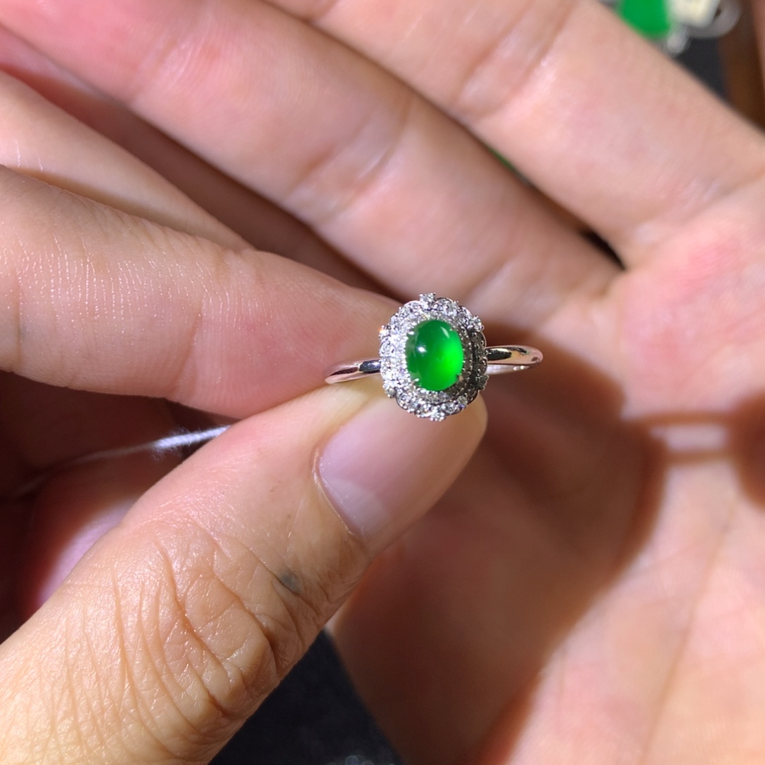 翡翠18K金镶嵌戒指翡翠