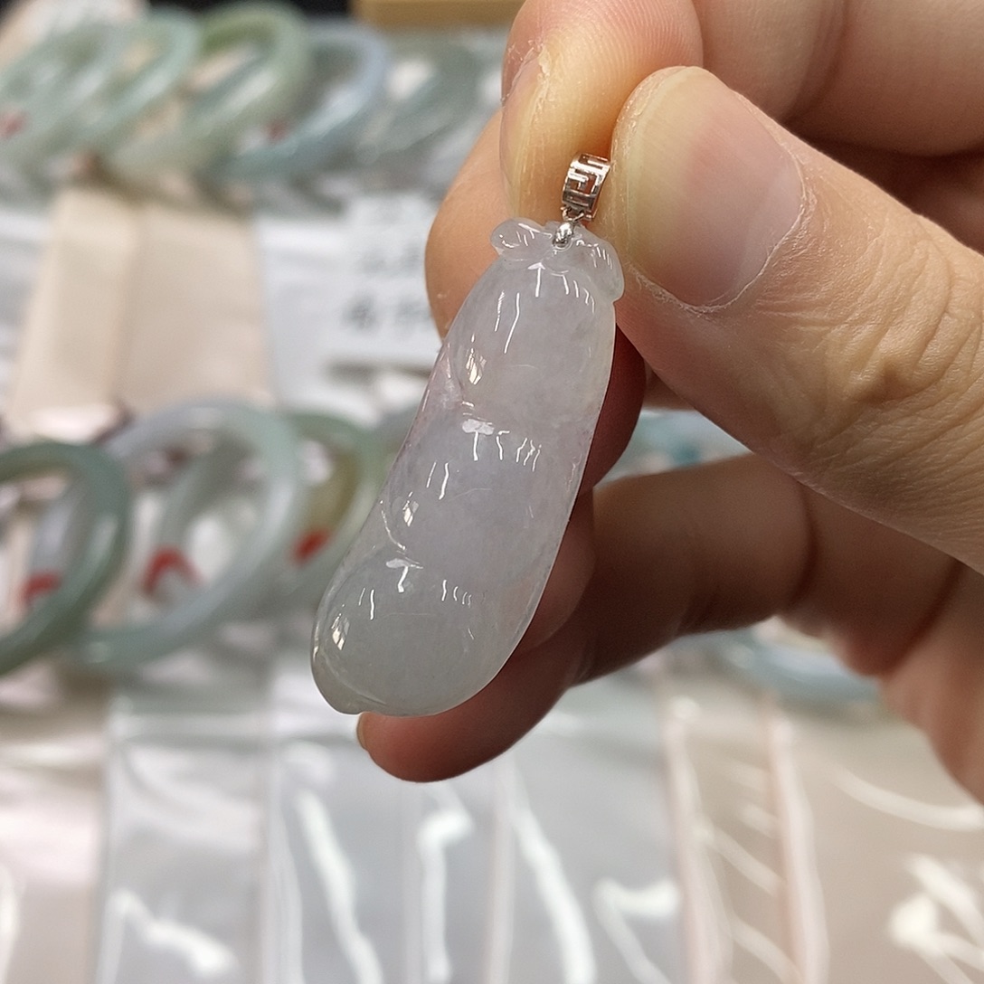 翡翠18K金镶嵌颈饰翡翠