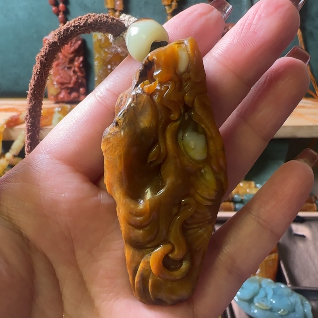 蛇纹石玉颈饰合金某*