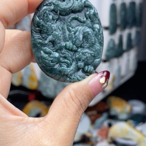 翡翠颈饰未镶嵌翡翠