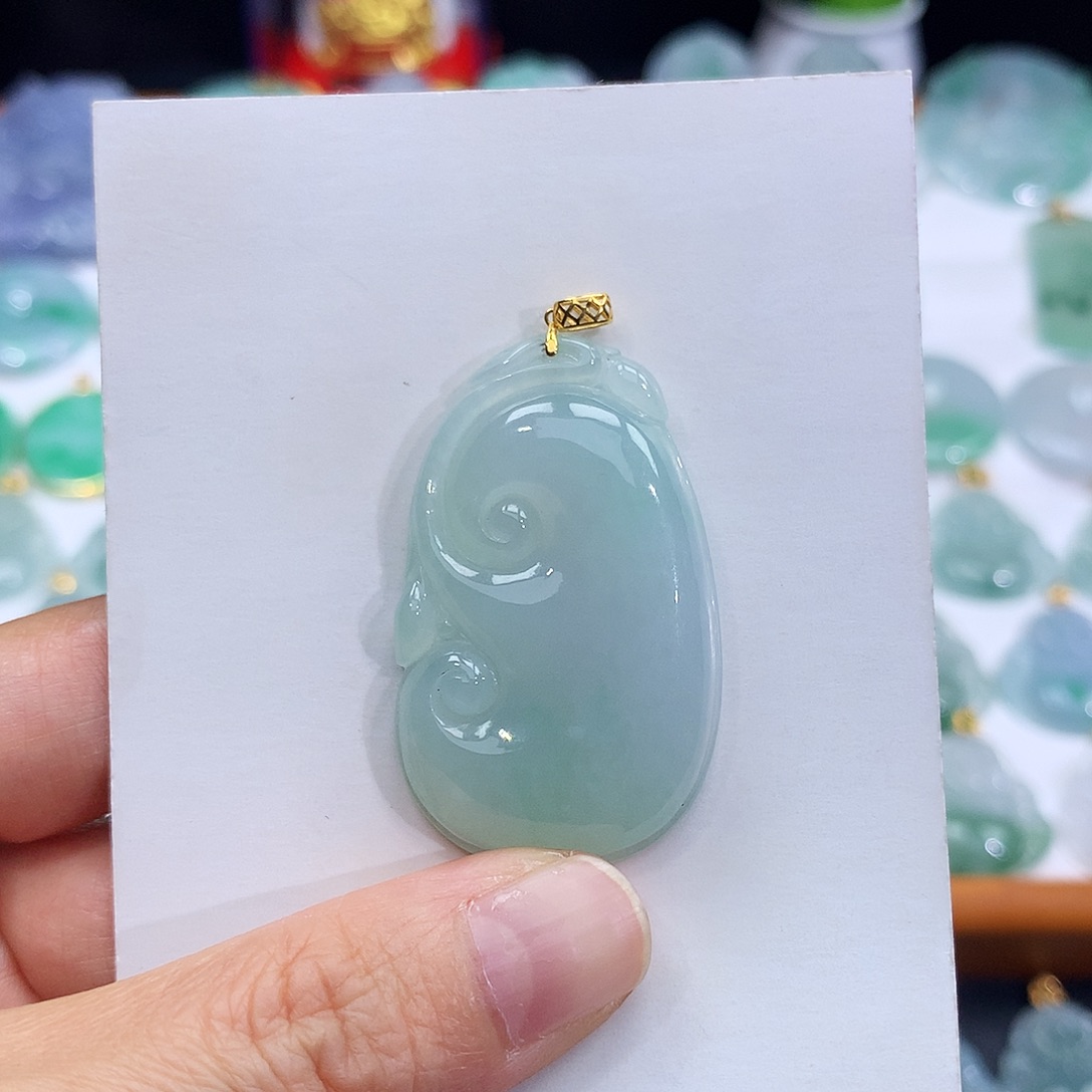 翡翠18K金镶嵌颈饰翡翠吊坠