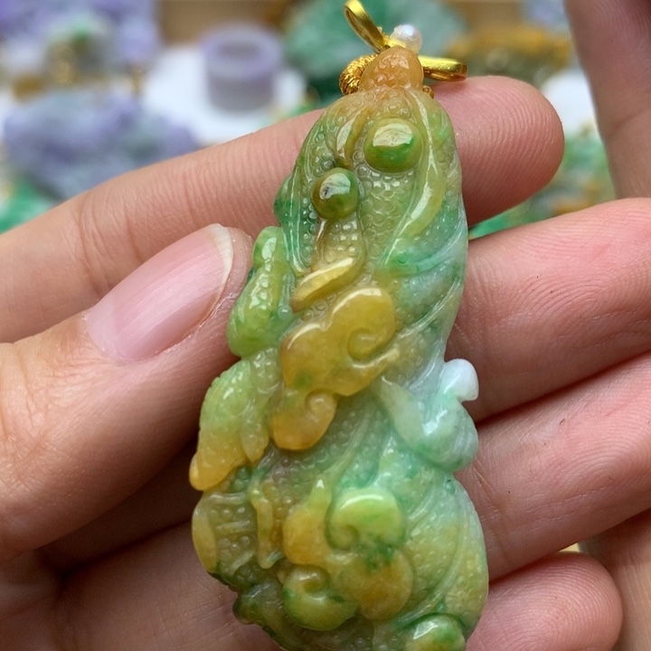 翡翠颈饰未镶嵌翡翠