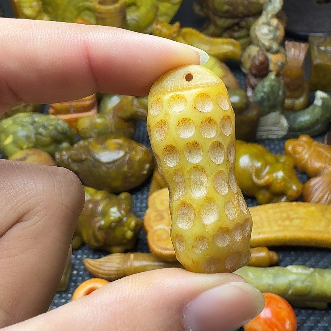 白玉菩提吊坠。。。