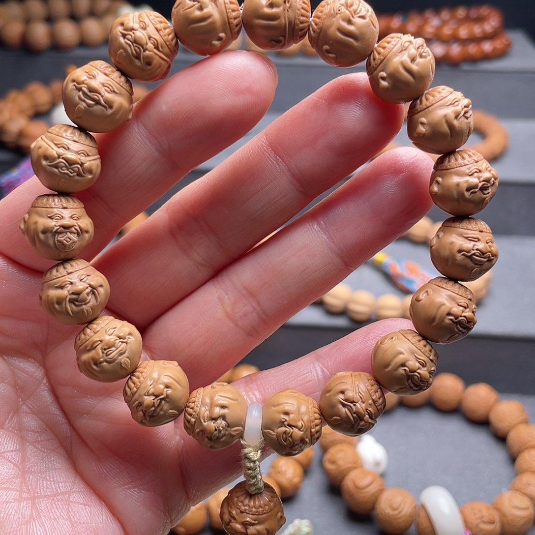 猴头核桃吊坠地主财神