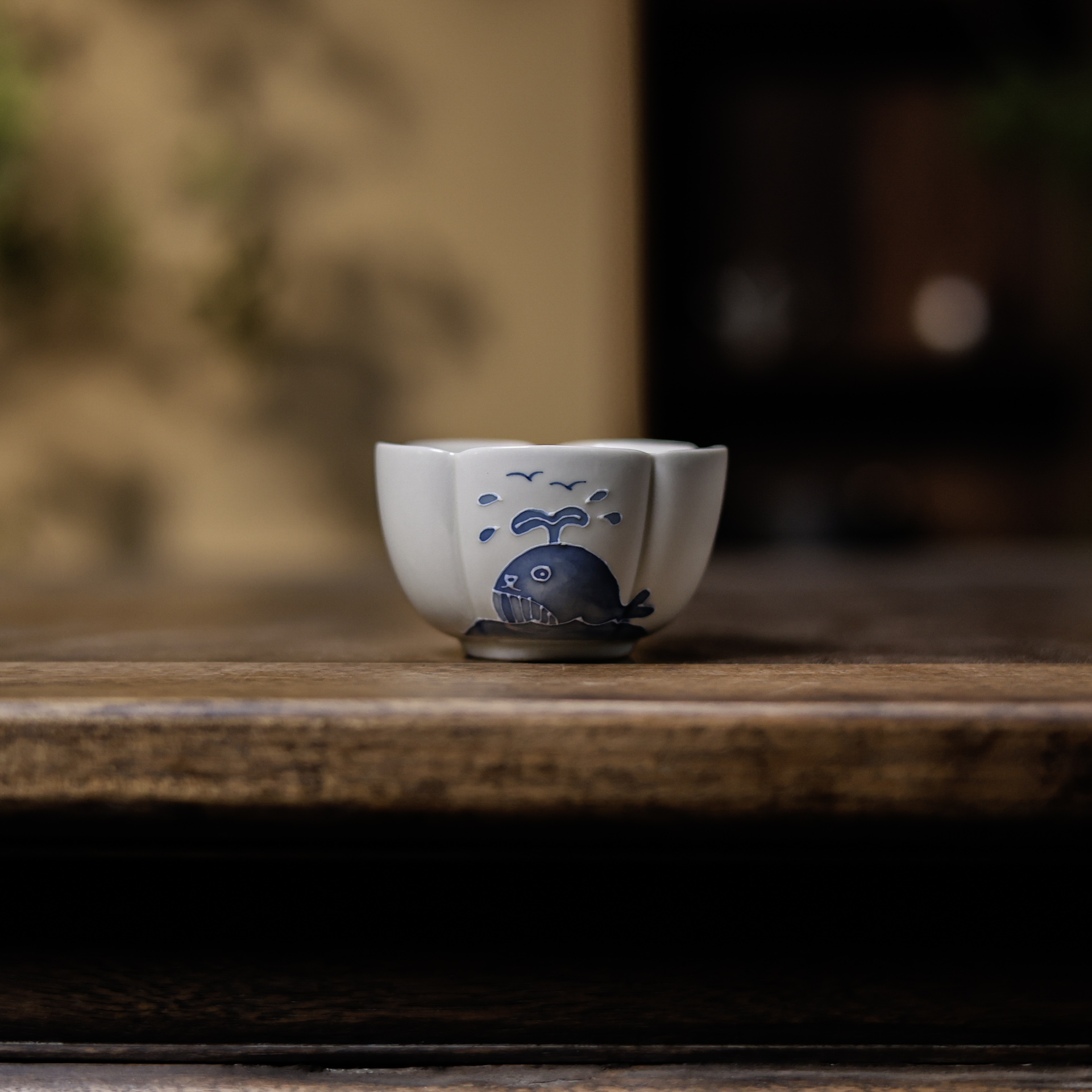 堆雕鲸鱼菊瓣主人杯-110ml（Q8298）