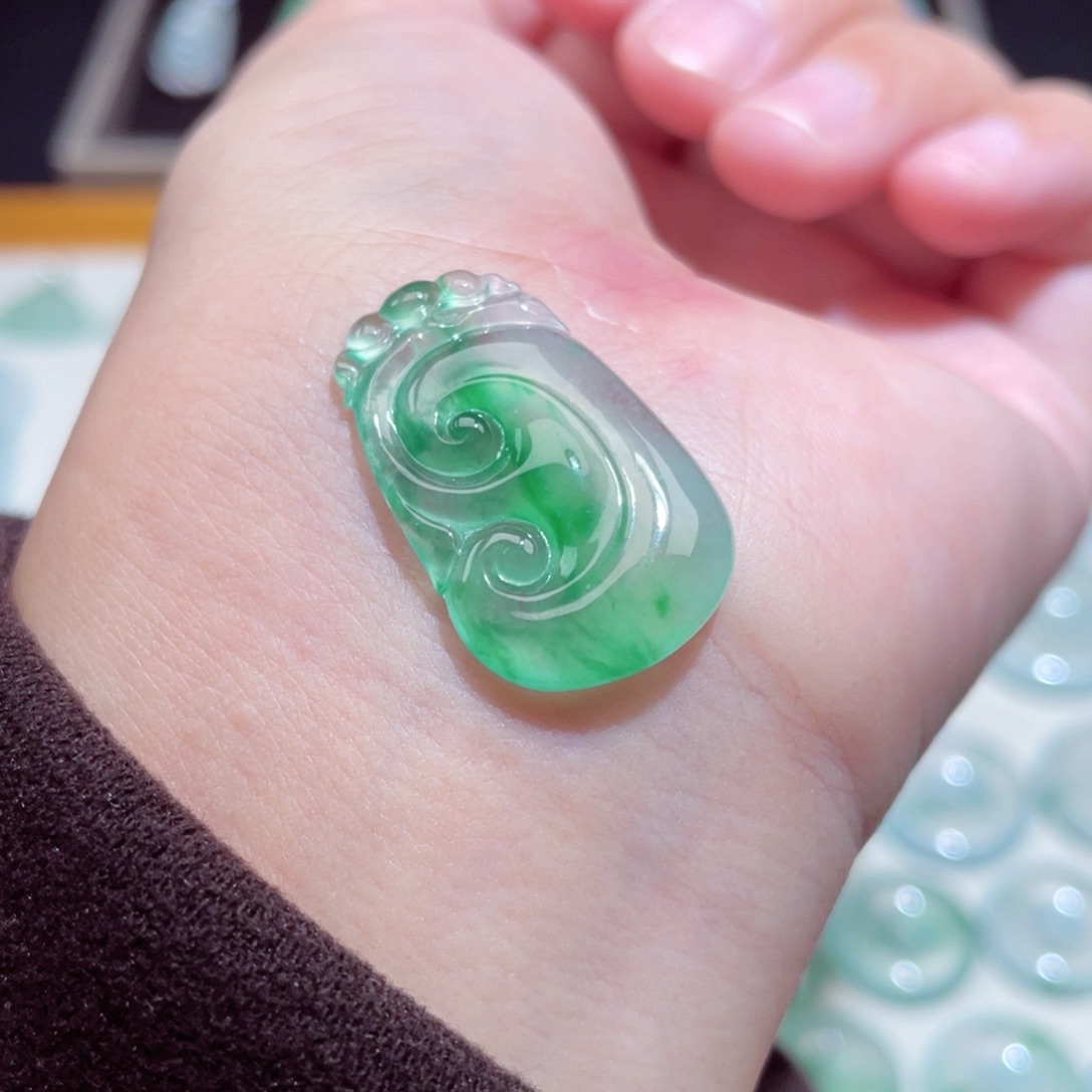 颈饰未镶嵌翡翠如意