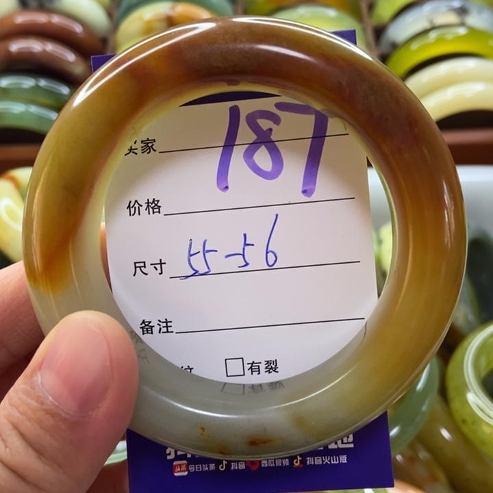 拿***子蛇纹石玉未镶嵌手镯