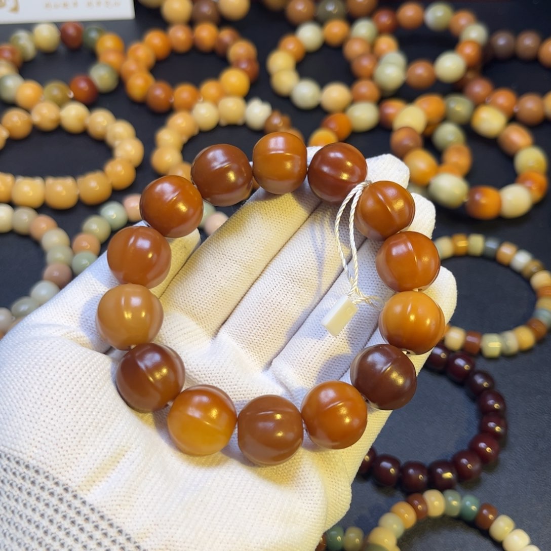 菩提根/象牙果吊坠鲨鱼背焦糖色中瑕