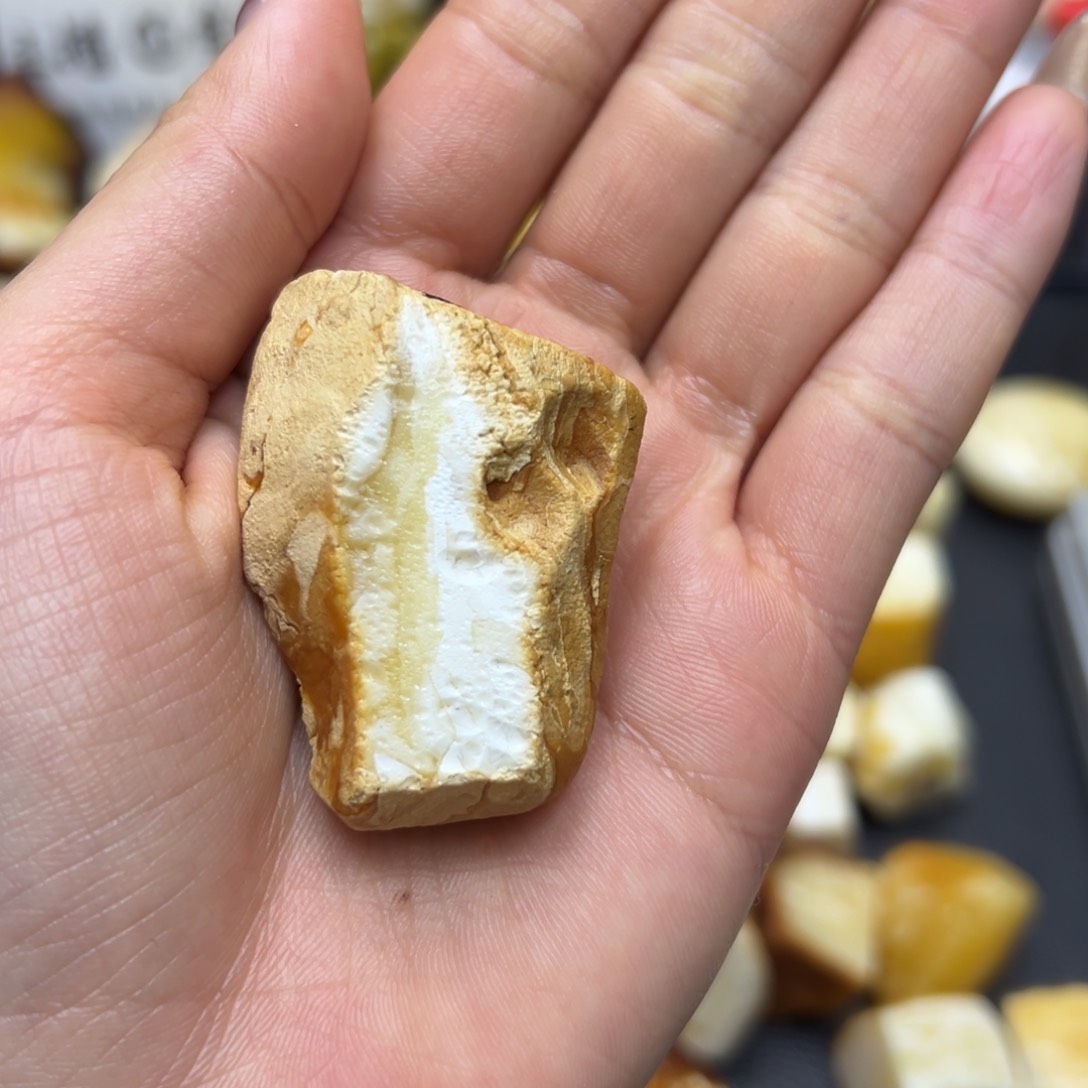 定制琥珀未镶嵌蜜蜡