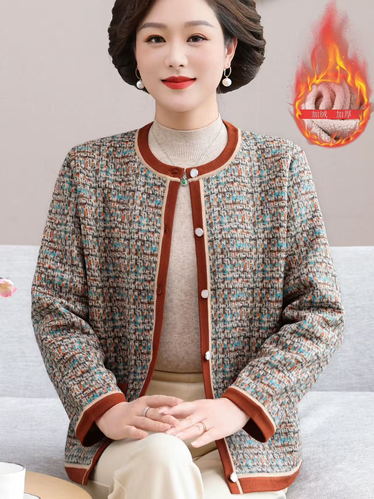 中老年女装冬款富态加绒加厚宽松大码时尚洋气开衫花色格子