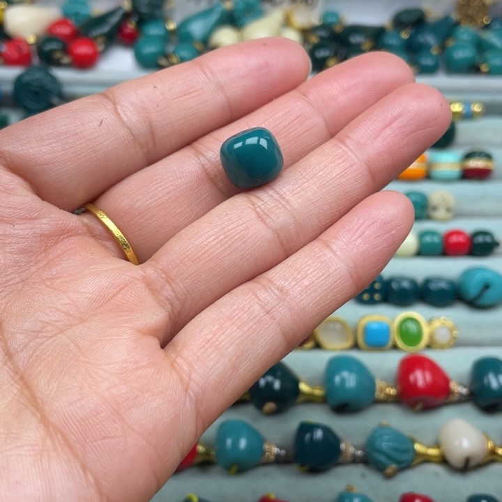 颈饰琉璃雪巴琉璃配饰