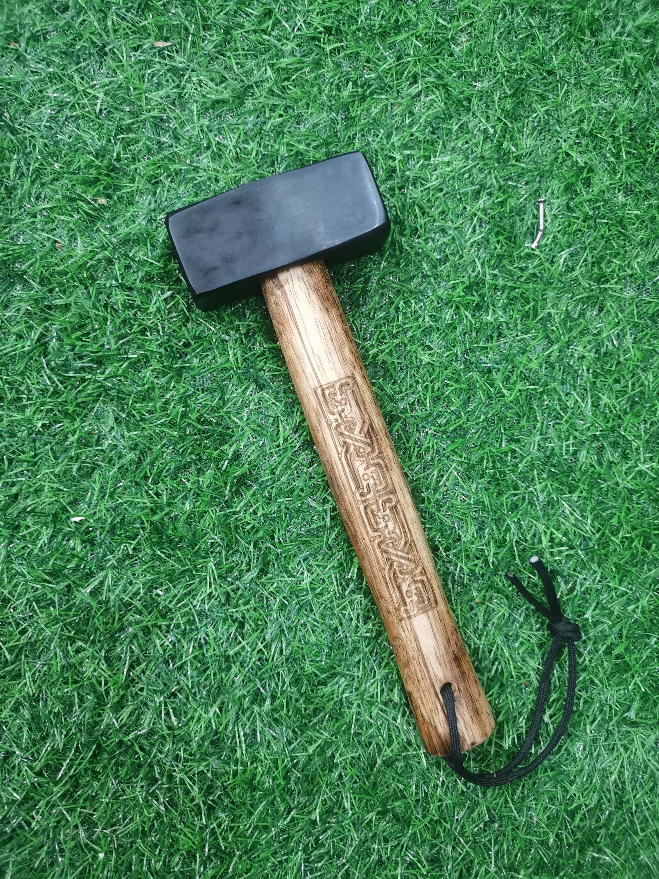 外销四角锤砸地钉核桃木手柄65锰钢头纯手工自由锻