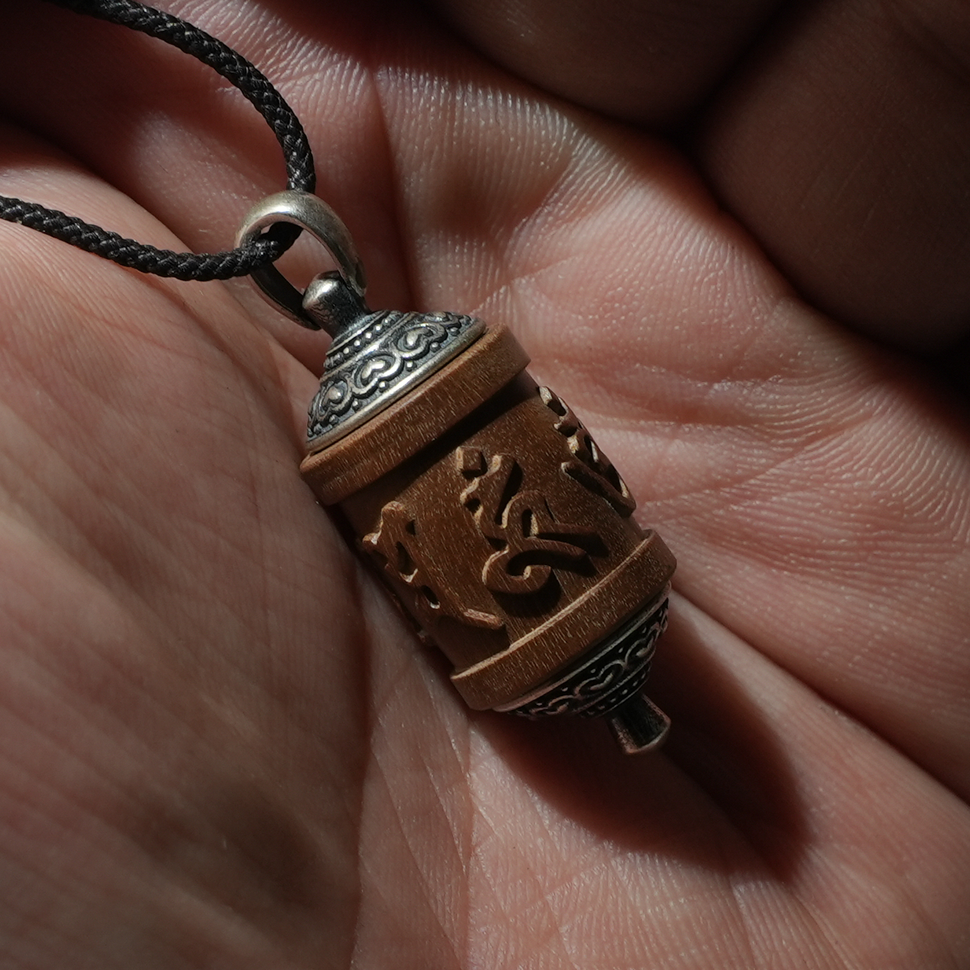 吊坠925银 六字吊坠老山檀雕刻925银镶嵌吊坠男女同款