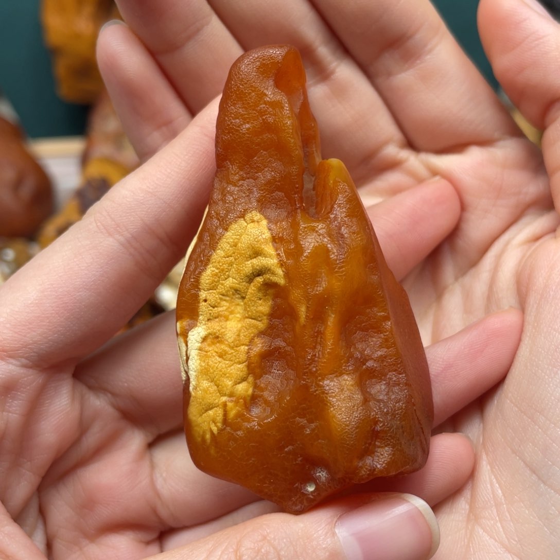 琥珀珠宝奇石未镶嵌