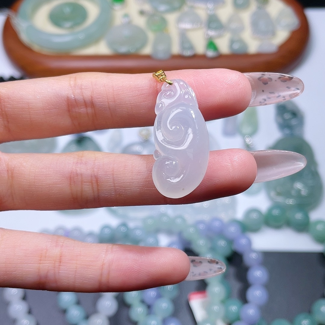 翡翠颈饰18K金镶嵌如意